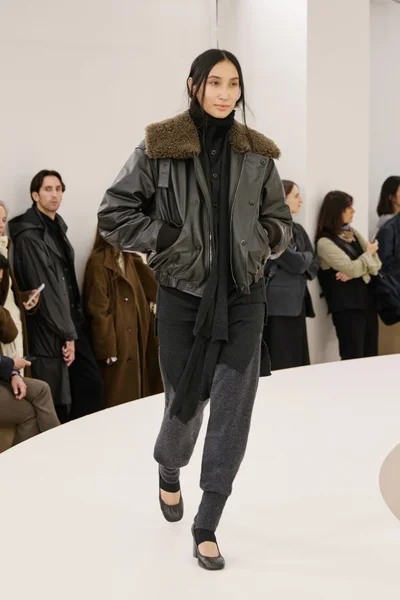 Look 24